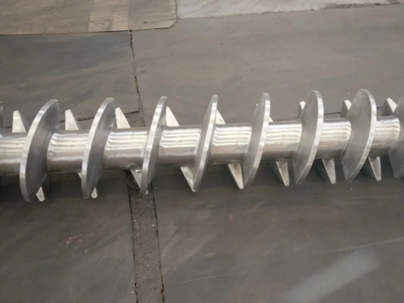Paddle dryer rotor assembly supported in the fabrication workshop