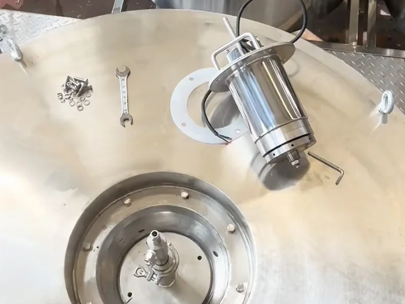 Removable atomizer assembly and mounting components for the LPG-Y laboratory spray dryer