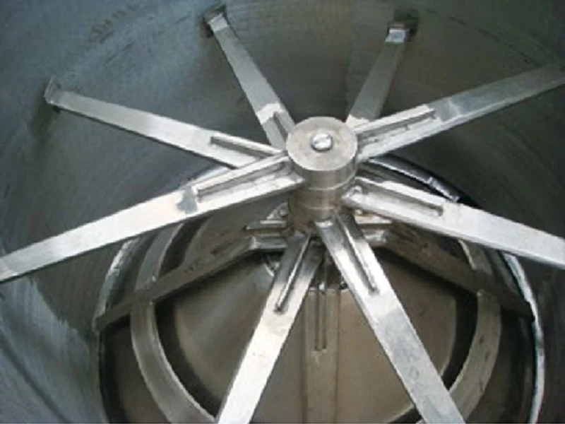 Rotor and blades inside the spin flash dryer for breaking up and dispersing wet feed