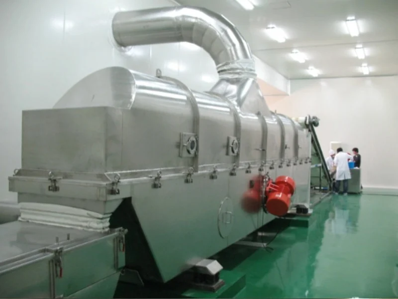 Discharge end of a vibrating fluid bed dryer with a vibrating screen